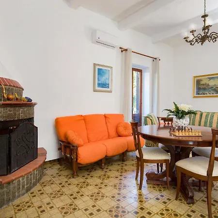 Dom wakacyjny Cozy In With Wifi